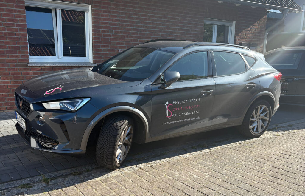 Referenzbild - Fahrzeugbeschriftung Cupra Formentor von Physiotherapie Sonnemann am Lindenplatz
