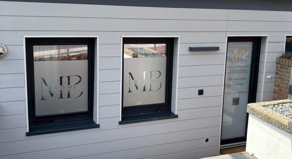 Referenzbild - Schaufensterbeschriftung für MB Brows by Miriam Berger