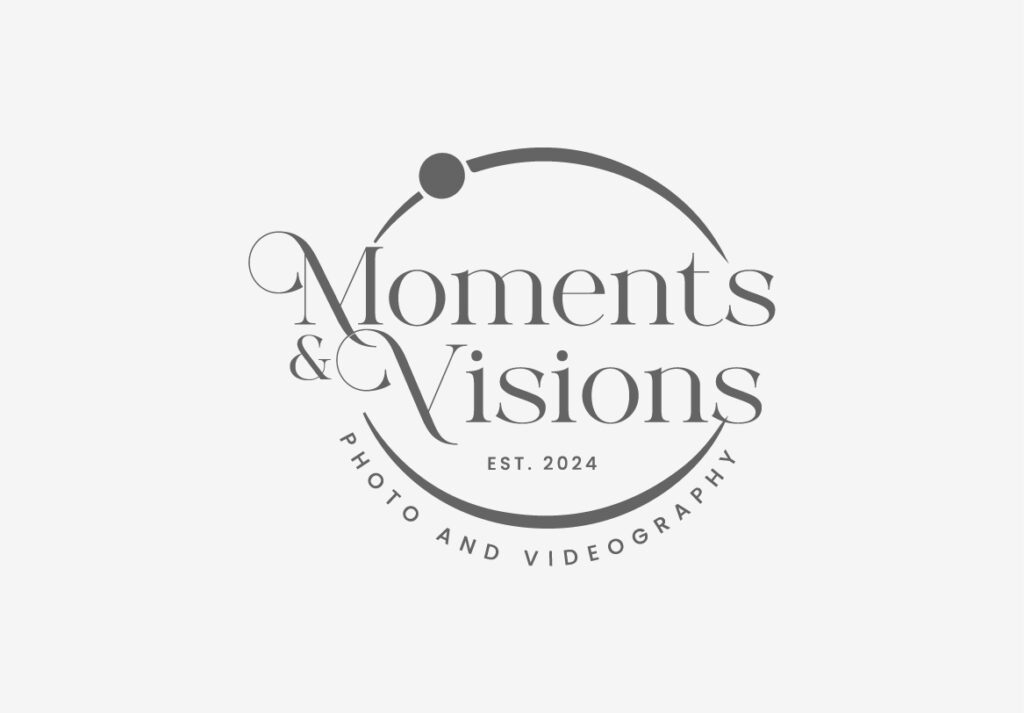 Kundenreferenz: Moments & Visions – Webdesign, SEO/Suchmaschinenoptimierung, Domain/E-Mail/Hosting, Logoerstellung, Gestaltung & Druck, Textildruck und Fahrzeugbeschriftung